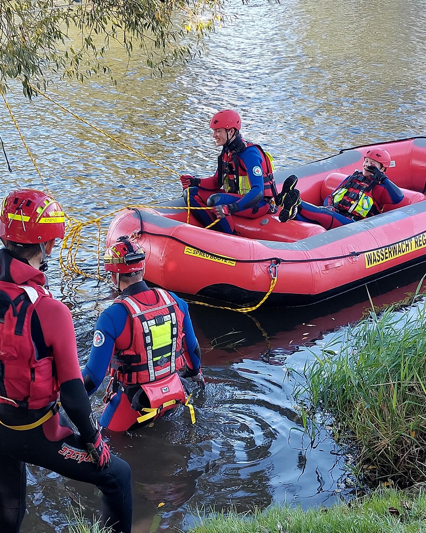 Wasserwacht-Jugend im Boot