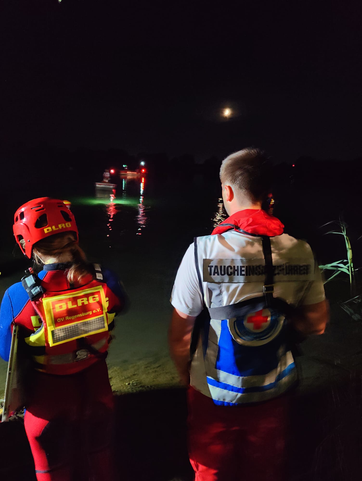 Führungskräfte und Einsatztaucher im Einsatz